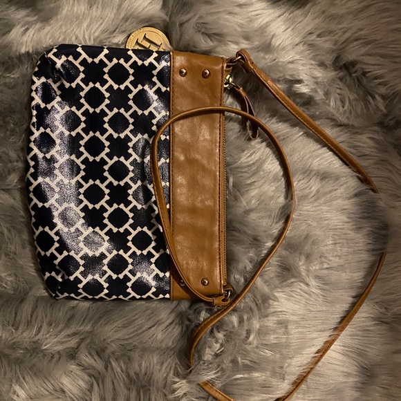 Tommy Hilfiger cross body bag - Picture 2 of 4